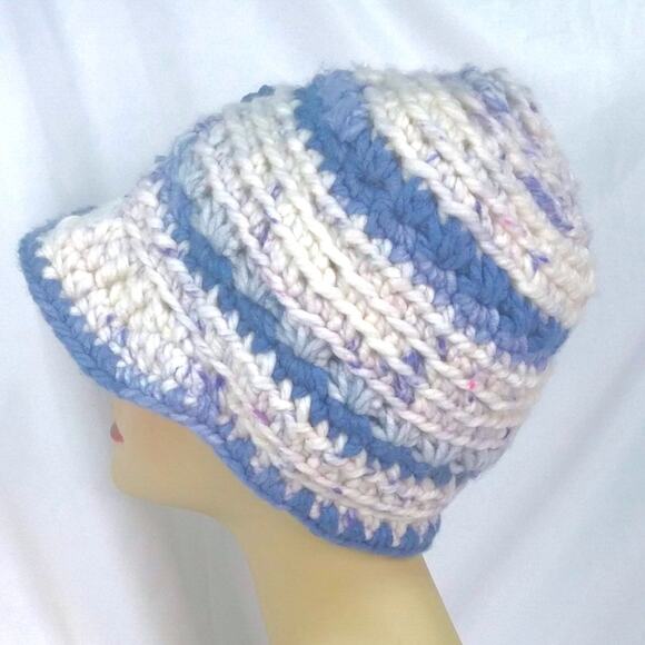 NEW Crochet Newsboy Flower Hat Hand Crafted Blue Cream Colors Brim Warm Beanie - Picture 4 of 10